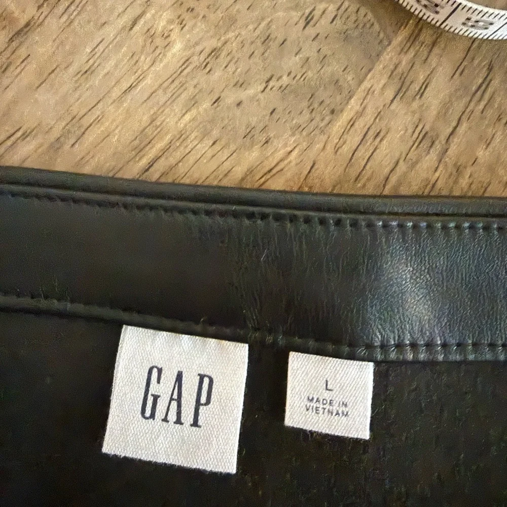 GAP Black Vegan(Faux) Leather Mini Skirt - Picture 2 of 3